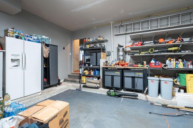 833 Lakewood Drive, Rochester Hills, MI 48309