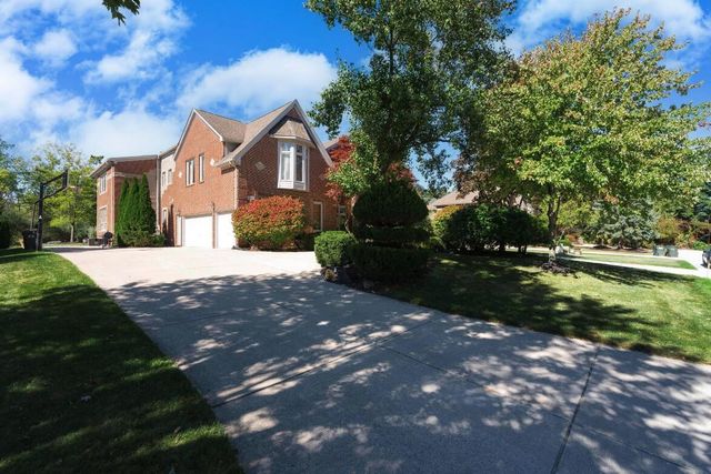 833 Lakewood Drive, Rochester Hills, MI 48309