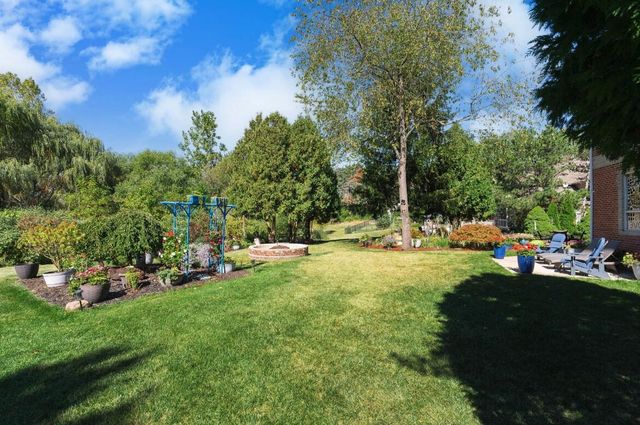 833 Lakewood Drive, Rochester Hills, MI 48309