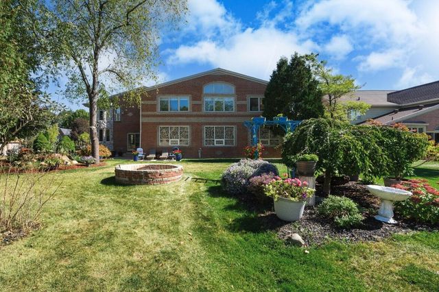 833 Lakewood Drive, Rochester Hills, MI 48309