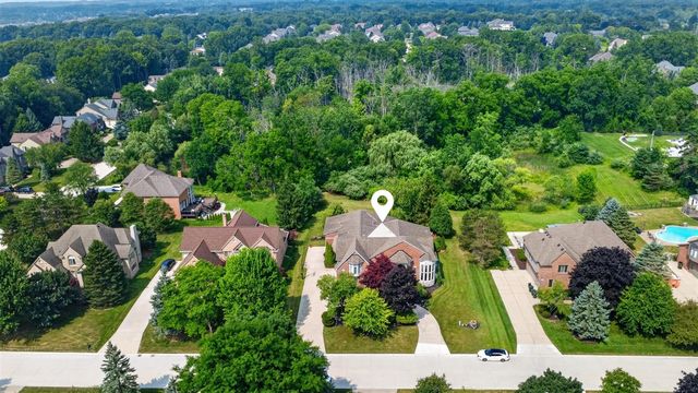 833 Lakewood Drive, Rochester Hills, MI 48309