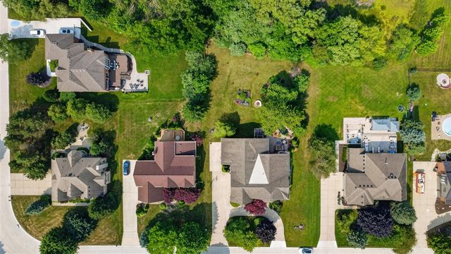 833 Lakewood Drive, Rochester Hills, MI 48309