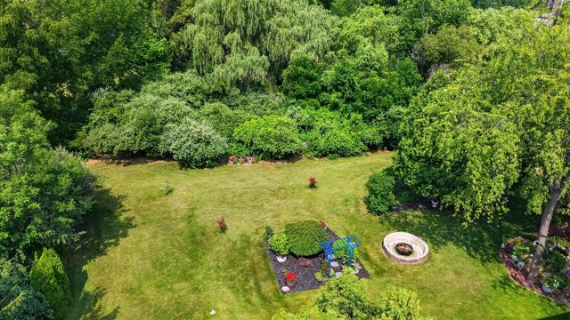 833 Lakewood Drive, Rochester Hills, MI 48309