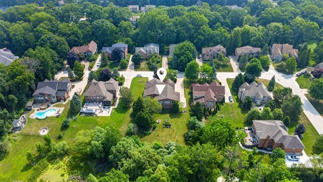 833 Lakewood Drive, Rochester Hills, MI 48309