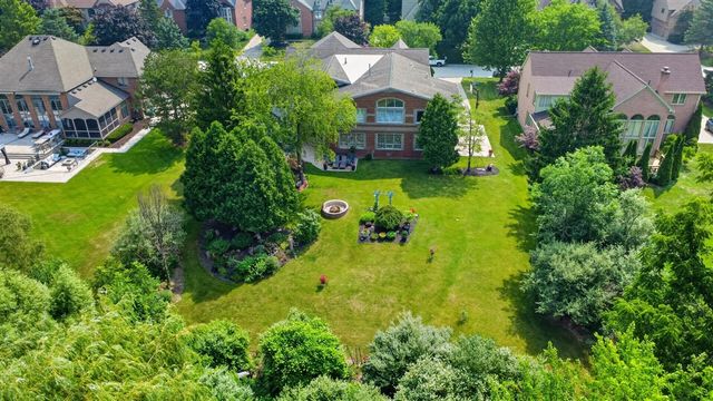 833 Lakewood Drive, Rochester Hills, MI 48309