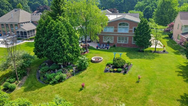 833 Lakewood Drive, Rochester Hills, MI 48309