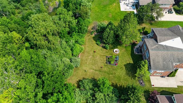 833 Lakewood Drive, Rochester Hills, MI 48309
