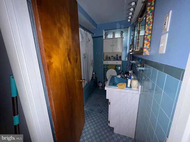 609 W EVESHAM AVE, Magnolia, NJ 08049