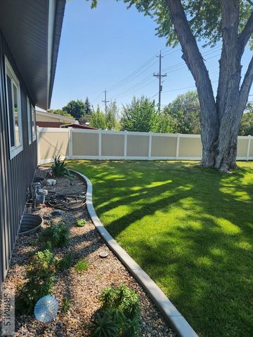 1472 Austin Avenue, Idaho Falls, ID 83404
