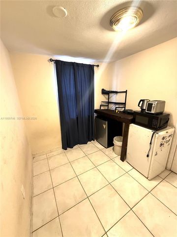9615 NW 26th Ave, Miami, FL 33147