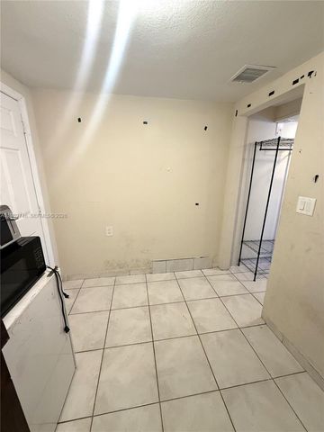 9615 NW 26th Ave, Miami, FL 33147