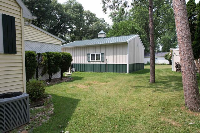 3997 E First Rd, Monticello, IN 47960