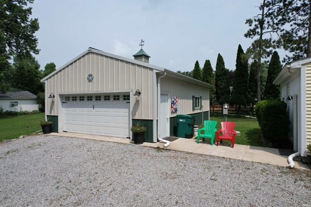 3997 E First Rd, Monticello, IN 47960