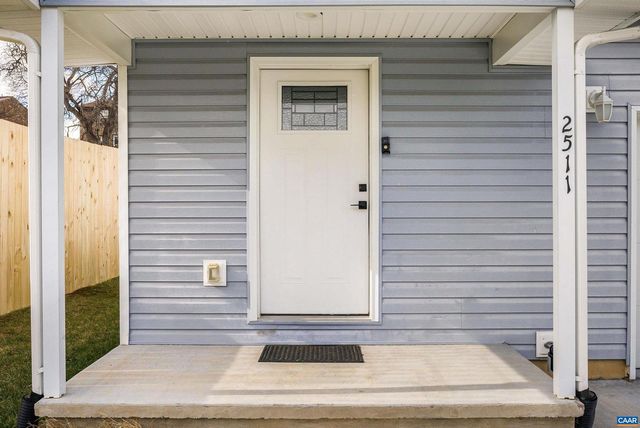 2511 CHESAPEAKE ST, Staunton, VA 24401