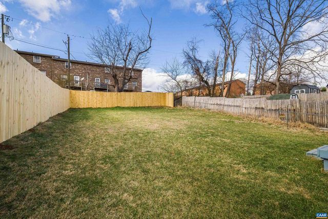 2511 CHESAPEAKE ST, Staunton, VA 24401