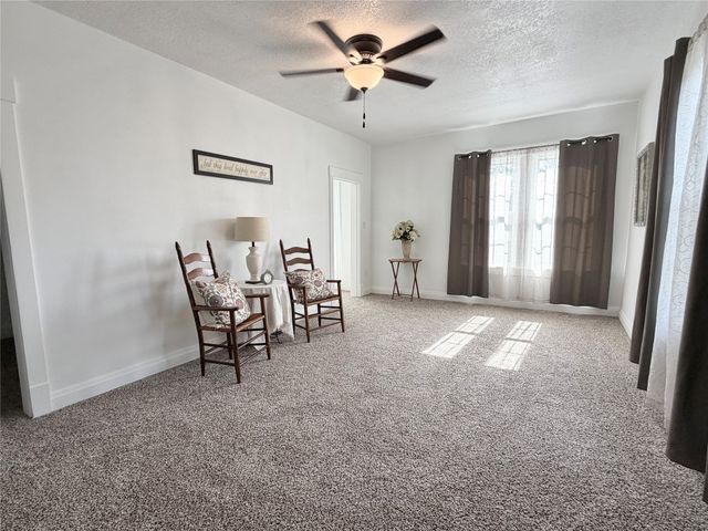 415 W 4th Street S, Newton, IA 50208