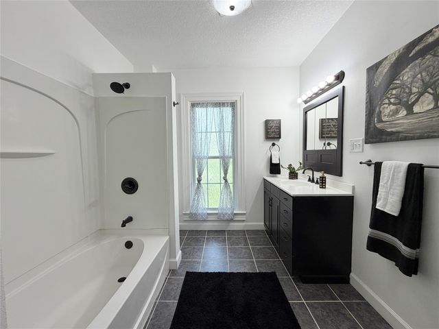 415 W 4th Street S, Newton, IA 50208