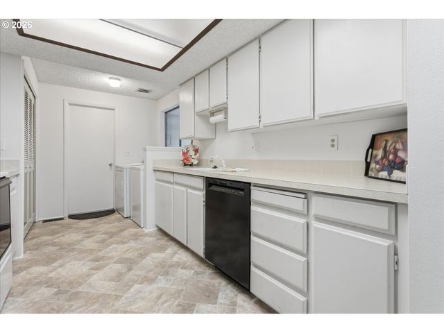 12140 Sw CAMDEN Ln, Beaverton, OR 97008