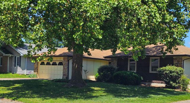 1727 West Winchester Street, Springfield, MO 65807
