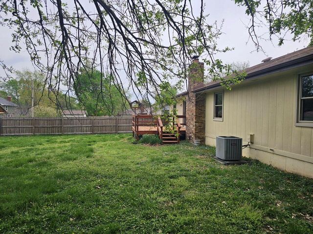 1727 West Winchester Street, Springfield, MO 65807