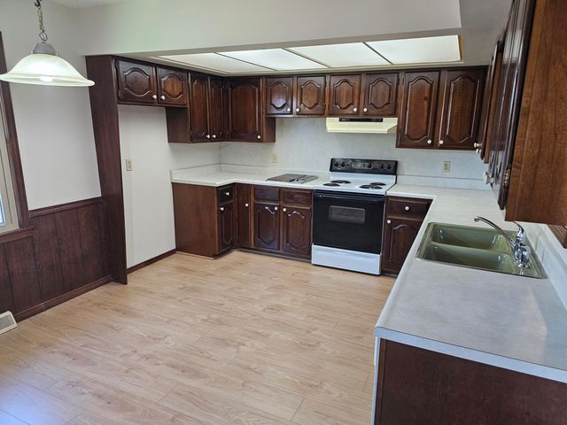 1727 West Winchester Street, Springfield, MO 65807