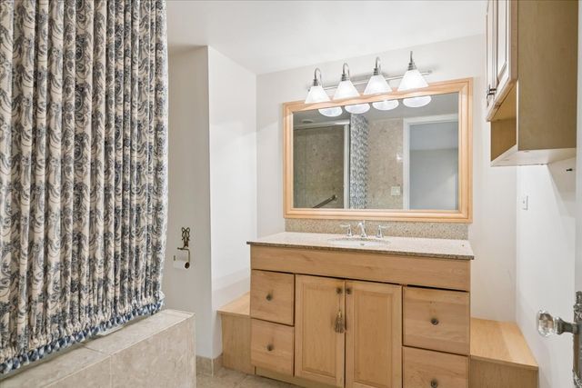 411 Ashland Avenue 1A, River Forest, IL 60305