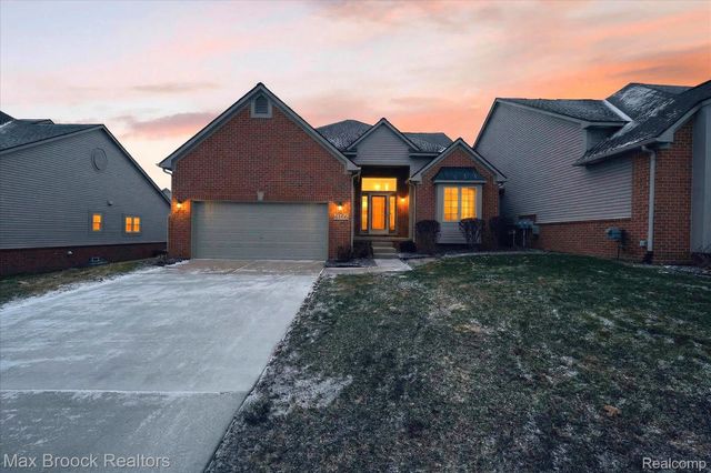 6166 Lochmore Drive, Commerce Charter Township, MI 48382