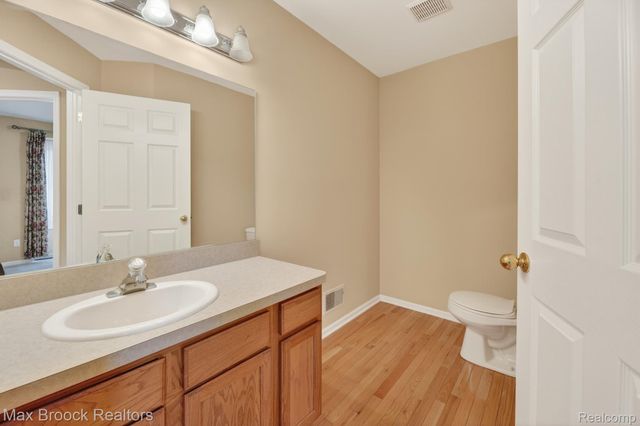 6166 Lochmore Drive, Commerce Charter Township, MI 48382