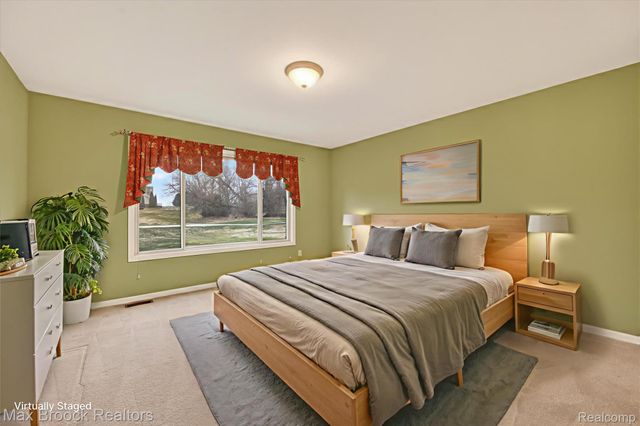 6166 Lochmore Drive, Commerce Charter Township, MI 48382