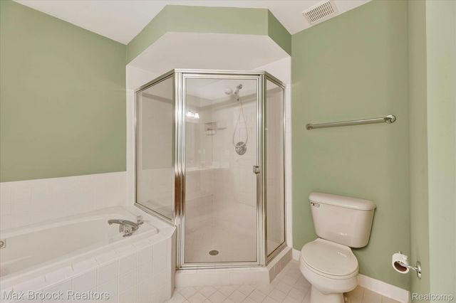 6166 Lochmore Drive, Commerce Charter Township, MI 48382