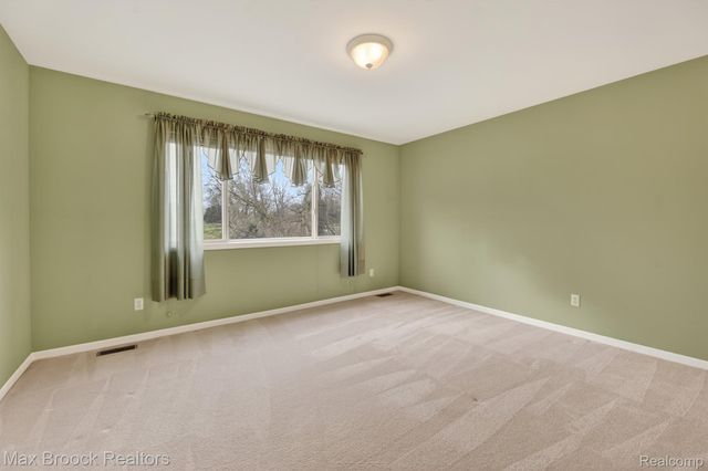 6166 Lochmore Drive, Commerce Charter Township, MI 48382