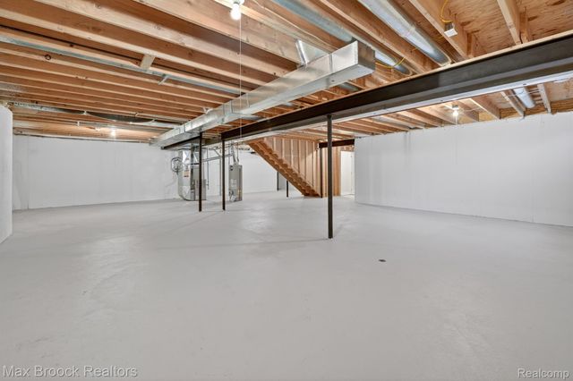 6166 Lochmore Drive, Commerce Charter Township, MI 48382