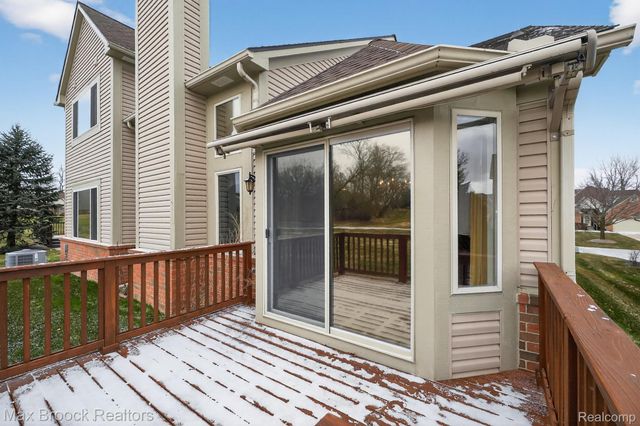 6166 Lochmore Drive, Commerce Charter Township, MI 48382