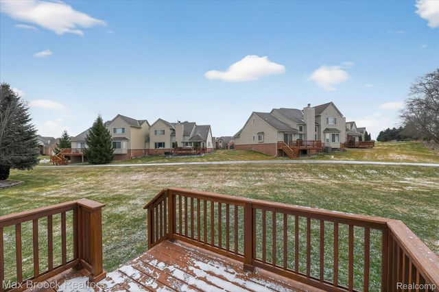 6166 Lochmore Drive, Commerce Charter Township, MI 48382