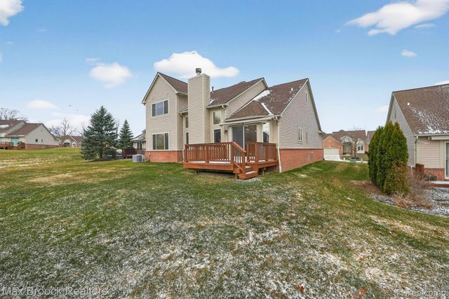 6166 Lochmore Drive, Commerce Charter Township, MI 48382