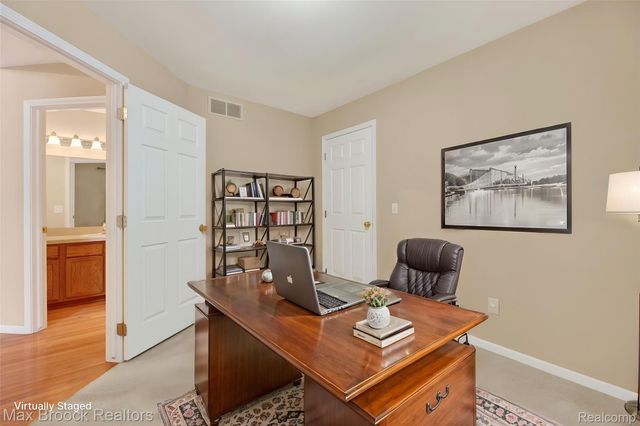 6166 Lochmore Drive, Commerce Charter Township, MI 48382