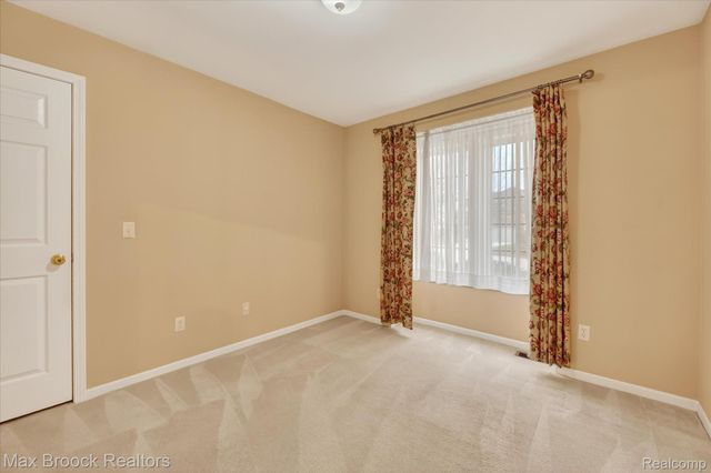 6166 Lochmore Drive, Commerce Charter Township, MI 48382