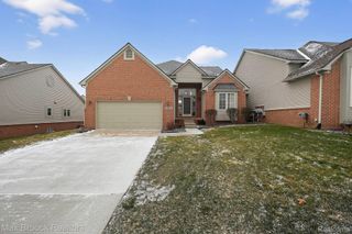 6166 Lochmore Drive, Commerce Charter Township, MI 48382
