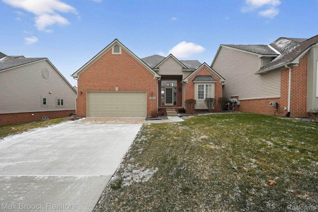 6166 Lochmore Drive, Commerce Charter Township, MI 48382