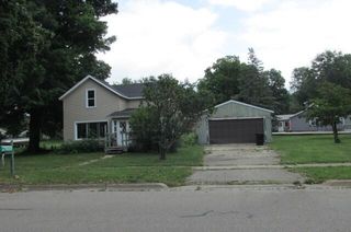 204 N Sherwood Avenue, Plainwell, MI 49080