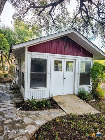 124 Creekview Drive, Canyon Lake, TX 78133