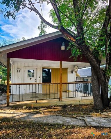 124 Creekview Drive, Canyon Lake, TX 78133