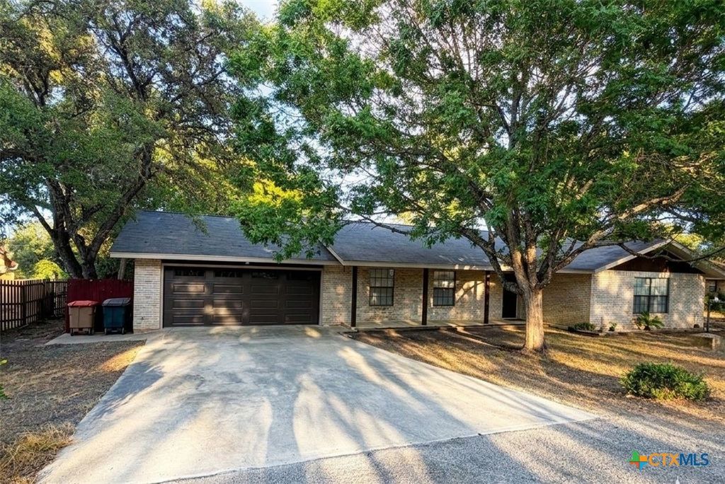 124 Creekview Drive, Canyon Lake, TX 78133