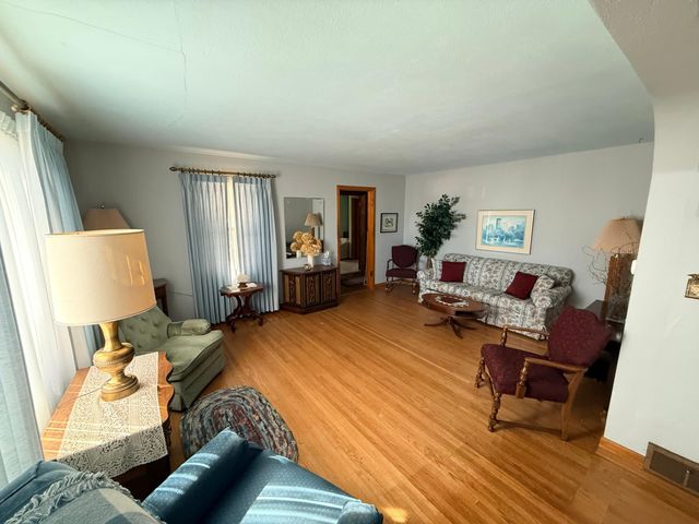 721 7th Street, Walnut Grove, MN 56180