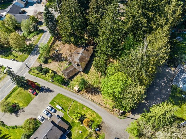 1307 N Lake Stickney Drive, Lynnwood, WA 98087