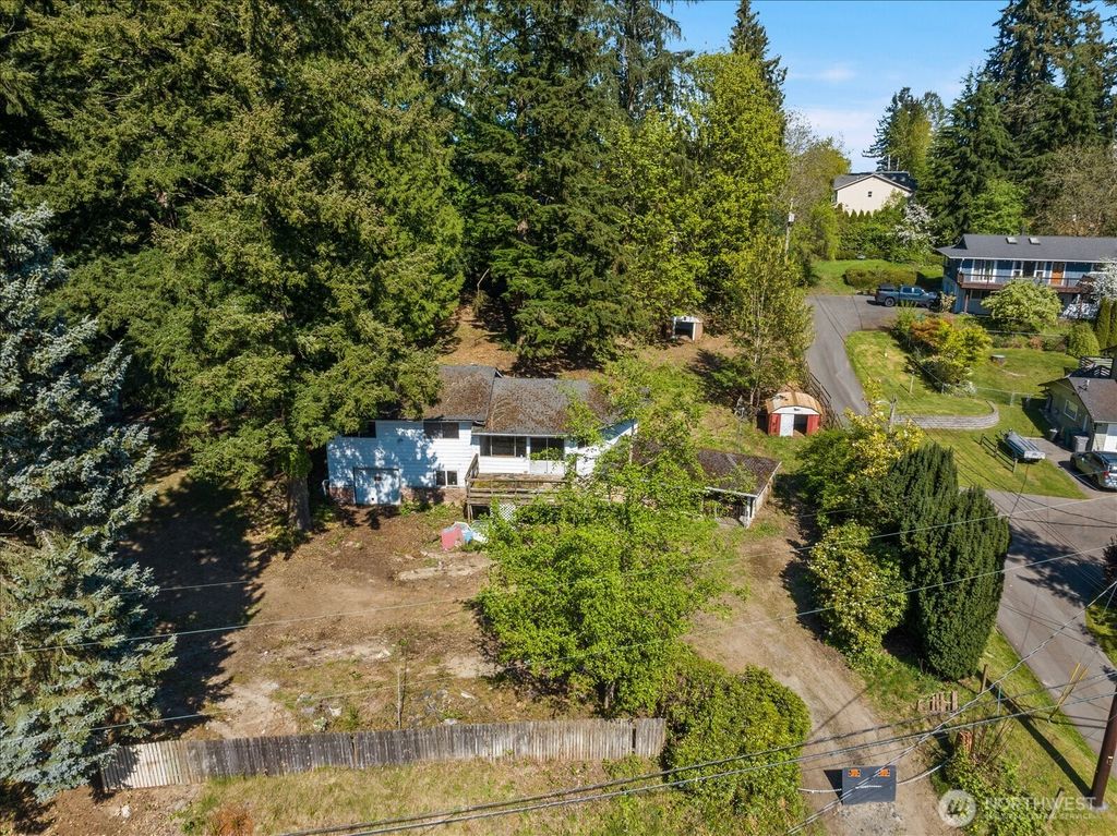 1307 N Lake Stickney Drive, Lynnwood, WA 98087