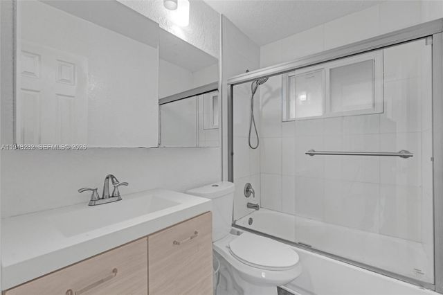 131 SE 11th St, Deerfield Beach, FL 33441