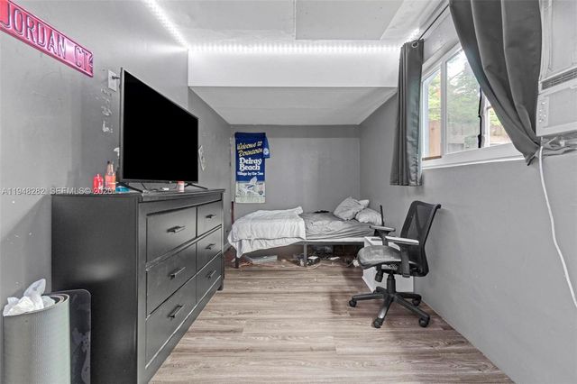 131 SE 11th St, Deerfield Beach, FL 33441