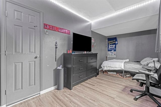 131 SE 11th St, Deerfield Beach, FL 33441