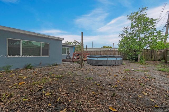 131 SE 11th St, Deerfield Beach, FL 33441